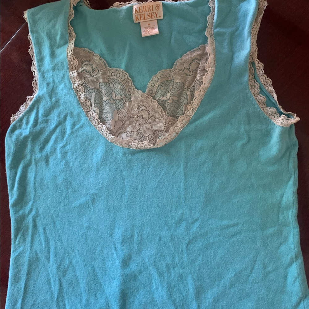 ❤️3/$20- Cute blue and lace sleeveless top size M